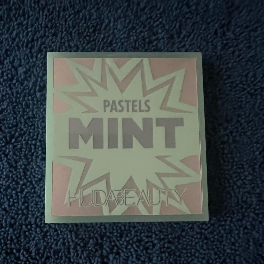Huda Beauty Pastels Mint Eyeshadow Palette
